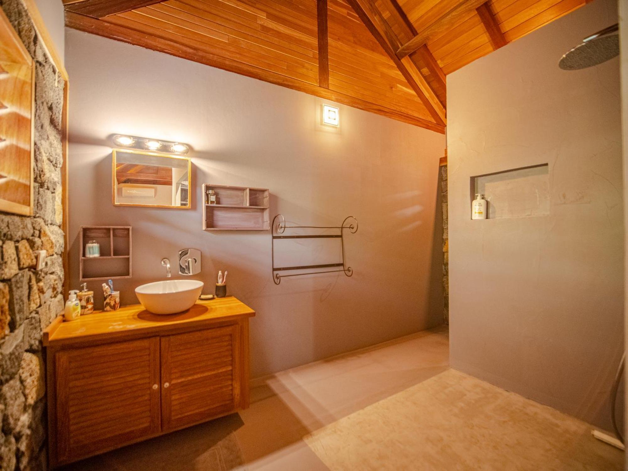 La Kaz Veloutier - Villa 4 Chambres Avec Piscine 拉萨尔勒班 外观 照片
